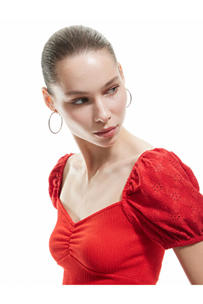 Koton Balloon Sleeve Embroidery Detailed Heart Neck Crop T-Shirt Bürümcük