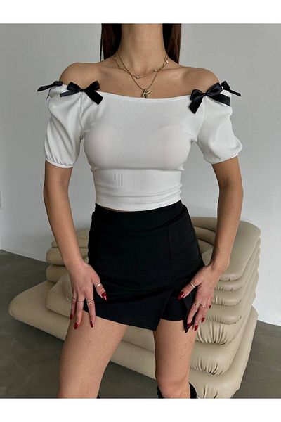 Butik Beyza Λεπτομερής μπλούζα με γιακά Madonna