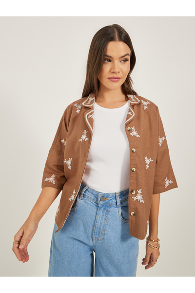 Styli بلوزة بقصّة عادية ومطرزة بعلامة شق على الرقبة