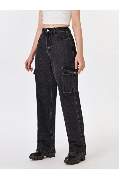 Kotty By Styli High Rise Straight Fit Jeans with Pocket Detail