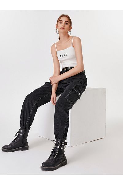 Kotty By Styli High Rise Straight Fit Jeans with Pocket Detail