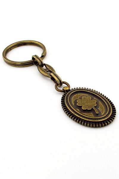 Solfera Four Leaf Clover Antique Yellow Bronze Tumbled Metal Keychain Kc252