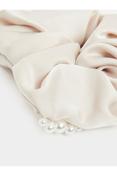 Styli Faux Pearl Embellished Scrunchie