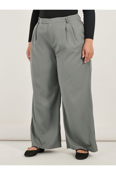 Styli Plus Size Solid Pleated Wide Leg Pants