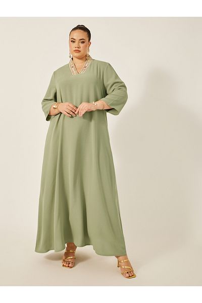 Styli Plus Size Embellished V-Neck Jalabiya