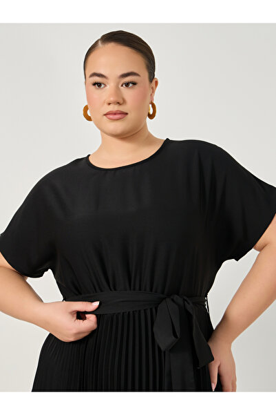 Styli Plus Size A-Line Pleated Midi Dress with Waist Tie Detail