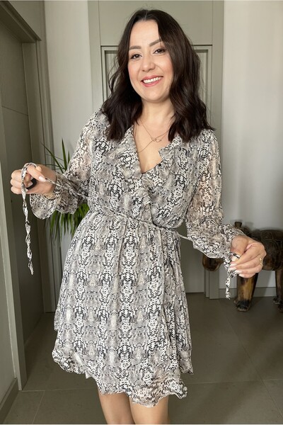 Butik Yılan Desenli Astarlı Tül Kumaş V Yakalı Uzun Tül Kol Beli Bağlamalı Elbise