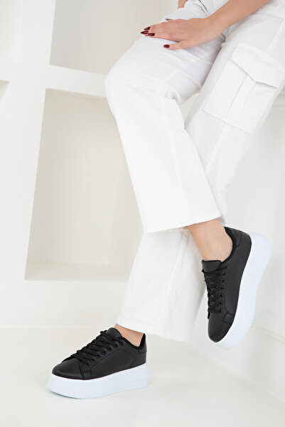 SOHO Model Černých dámských tenisek z roku 19683