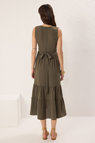 Trendyol Collection Χακί ίσια φούστα μέση που ανοίγει Midi υφαντό φόρεμα TWOSS25EL00201