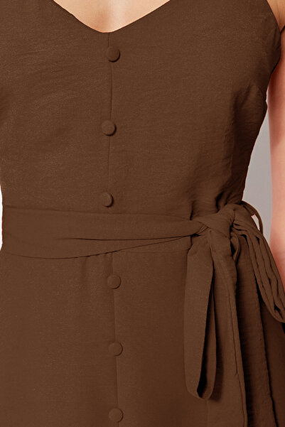 Trendyol Collection Hnědé maxi šaty s volánkem do A a detailem knoflíku - Twoss23El02271