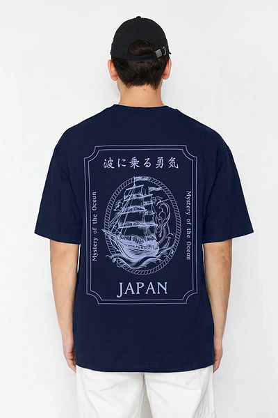 Trendyol Collection Μπλουζάκι με στάμπα Navy Blue Oversize Ship Back 100% βαμβάκι TMNSS25TS00132