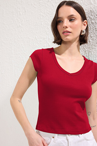 Trendyol Collection Rote Strickbluse mit V-Ausschnitt, TWOSS25BZ00208