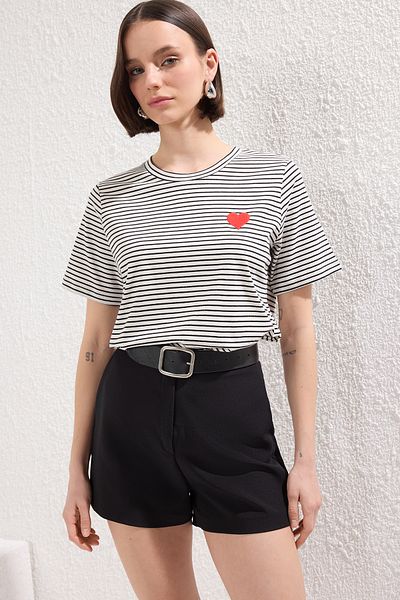 Trendyol Collection Black Heart Embroidery Regular Fit T-Shirt Twoss25Ts00141