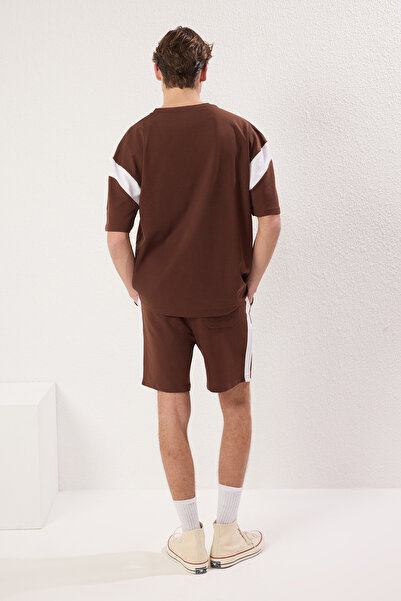 Trendyol Collection Υπερμεγέθη καφέ αθλητική φόρμα - Κανονική λεπτομέρεια πάνελ TMNSS25EM00008