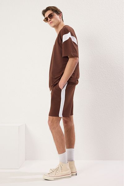 Trendyol Collection Υπερμεγέθη καφέ αθλητική φόρμα - Κανονική λεπτομέρεια πάνελ TMNSS25EM00008