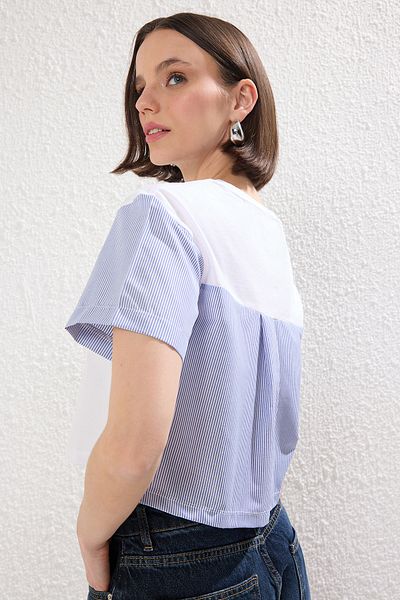 Trendyol Collection Tricou tricotat cu garnitură, țesut, cu croială relaxată/confortabilă, albastru TWOSS25TS00054