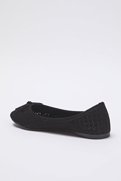 TRENDYOL SHOES Czarne kokardkowe perforowane, bardzo wygodne baleriny damskie z migdałowym noskiem TAKSS25BE00033