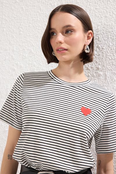Trendyol Collection Black Heart Embroidery Regular Fit T-Shirt Twoss25Ts00141