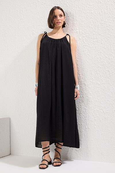 Trendyol Collection Czarna prosta maxi sukienka tkana Twoss25El00051
