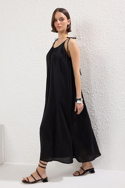 Trendyol Collection Czarna prosta maxi sukienka tkana Twoss25El00051