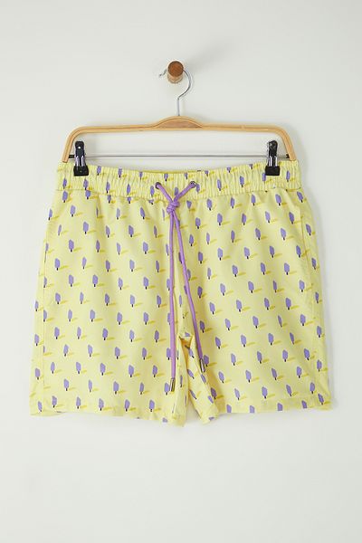Trendyol Collection Gelbe Badeshorts mit Eiscreme-Aufdruck in Standardgröße