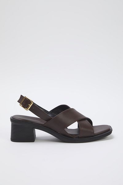 TRENDYOL SHOES Кафяви блокови токчета Изключително удобни дамски сандали на ток Takss25To00034