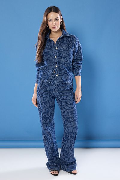 Trendyol Collection Dunkelblaue Jeansjacke mit Tier-Zebra-Print TWOSS25CE00046