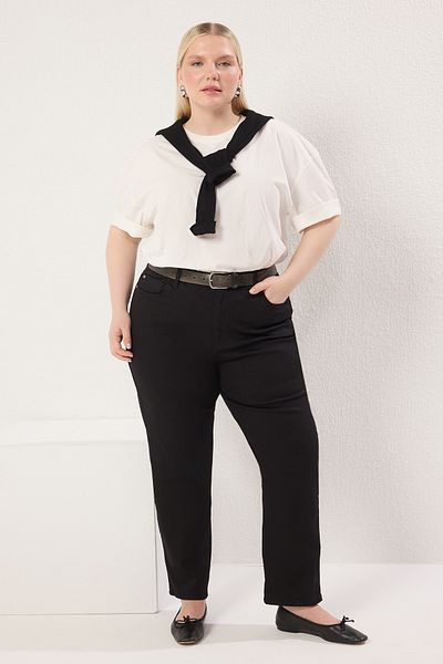 Trendyol Curve Non-Fading Black High Waist Plus Size Mom Jeans Tbbss25Cj00035