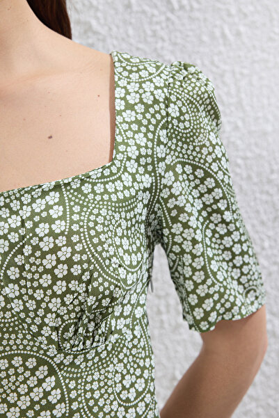 Trendyol Collection Πράσινο αφηρημένο μίντι υφαντό φόρεμα TWOSS23EL00487