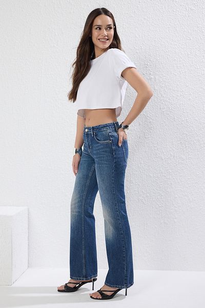 Trendyol Collection Ciemnoniebieskie jeansy dzwony z niskim stanem Twoss25Je00229
