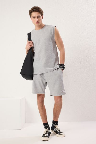 Trendyol Collection Graues, gestricktes Pyjama-Set mit Tank-Shorts in regulärer Passform TMNSS25PT00028