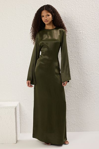Trendyol Modest Khakifarbenes Brit-Abendkleid aus gewebtem Satin mit detaillierten Details TCTSS25DB00001