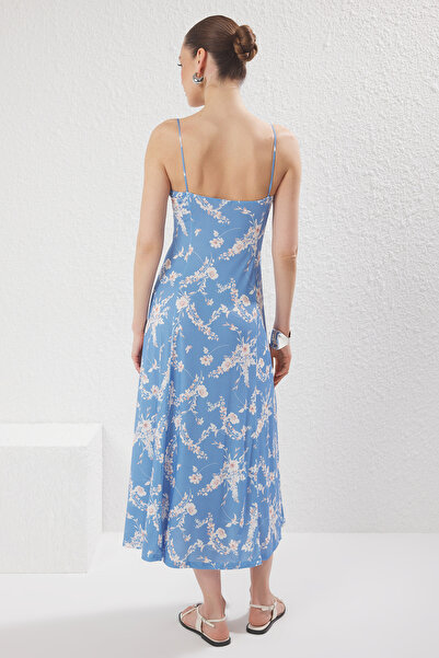 Trendyol Collection Modrá ramínka s volánkovým límcem Detail sukně Flounces Skater/Maxi pletené šaty s otevřeným pasem TWOSS25EL00238