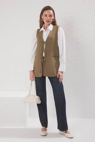 Trendyol Modest Khakifarbene gewebte Weste mit Schnürverschluss vorne TCTSS24YL00003