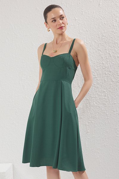 Trendyol Collection Σμαραγδένιο πράσινο λινό με ανοιχτή μέση Midi υφαντό φόρεμα TWOSS23EL00378