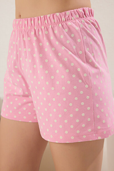 Trendyol Collection Rosa Baumwoll-Freizeit-Strickpyjama-Set mit bedruckten Shorts THMSS25PT00361