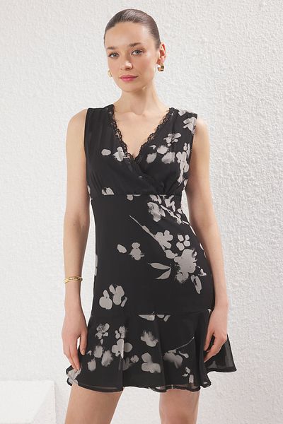 Trendyol Collection Μαύρο φλοράλ Μίνι υφαντό φόρεμα σε γραμμή Α TWOSS25EL00029