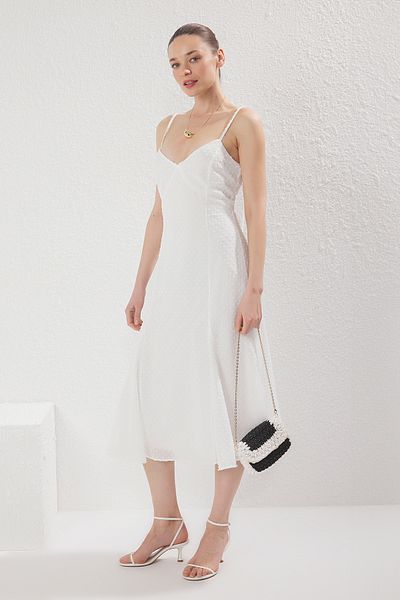 Trendyol Collection Fehér, egyenes A-vonalú Midi szőtt ruha TWOSS25EL00558