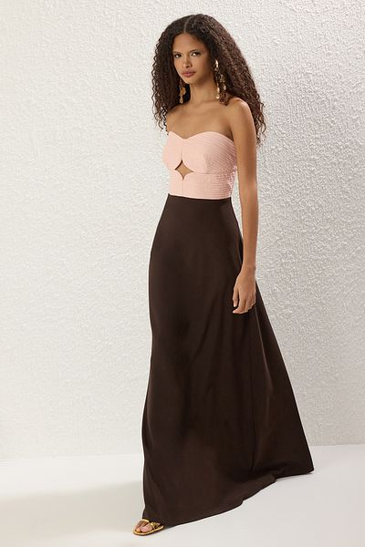 Trendyol Collection Puderbraunes trägerloses A-Linien-Abendkleid und Abschlussballkleid TPRSS25AE00138