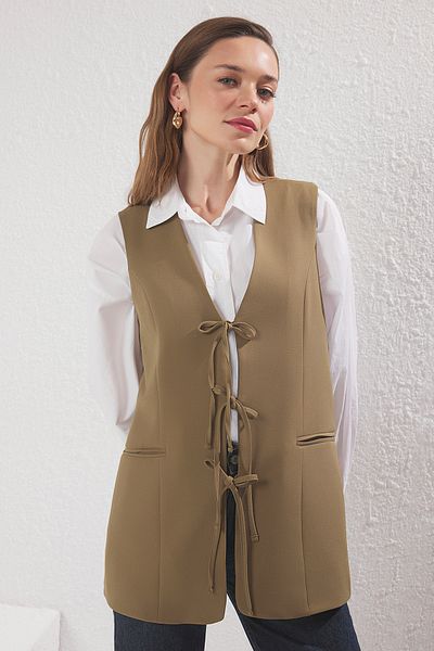 Trendyol Modest Khakifarbene gewebte Weste mit Schnürverschluss vorne TCTSS24YL00003