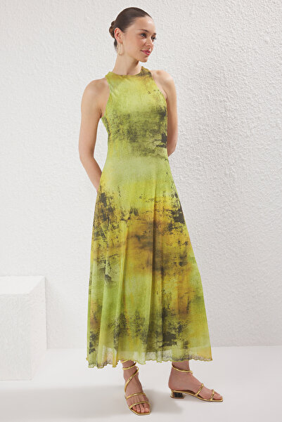 Trendyol Collection Többszínű absztrakt nyomtatott A-vonalú Maxi Foam rugalmas kötött ruha TWOSS25EL00678