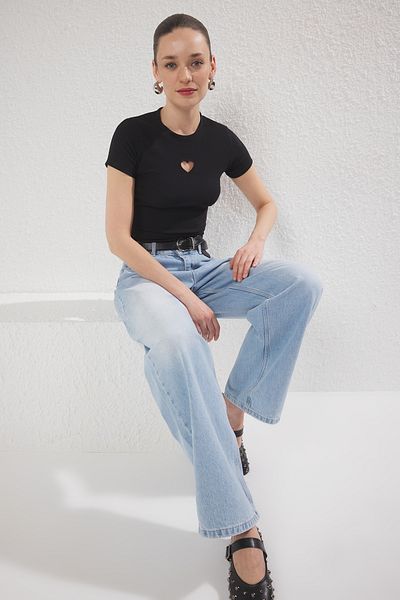 Trendyol Collection Πλεκτή μπλούζα με κοντό μανίκι μαύρη καρδιά - λαιμόκοψη