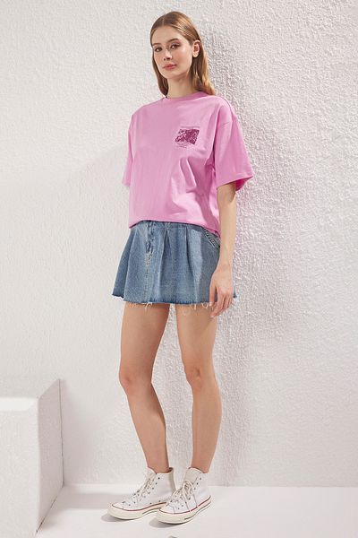 Trendyol Collection Rosa Premium-T-Shirt aus 100 % Baumwolle mit Aufdruck vorne und hinten, Oversize/Wide Fit, gestrickt TWOSS23TS00269