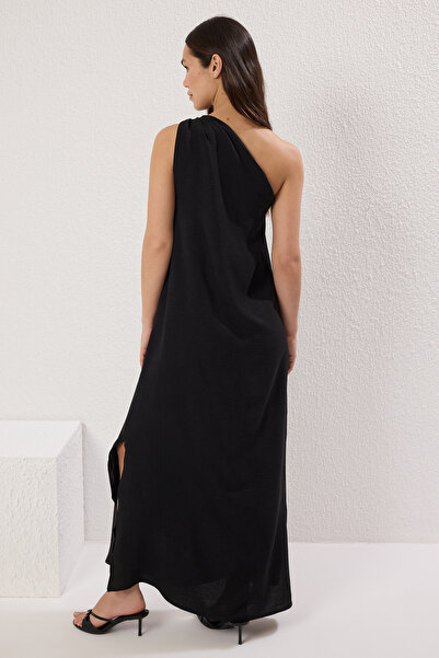 Trendyol Collection Schwarzes, gerade geschnittenes, gewebtes Maxikleid mit Accessoire-Detail TWOSS25EL00555