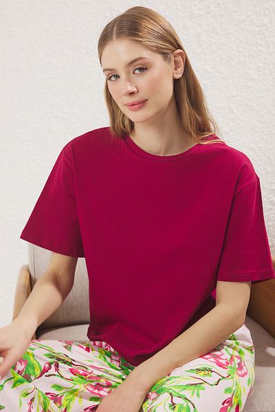 Trendyol Collection Burgunderfarbenes, geblümtes Capri-Strick-Pyjama-Set THMSS24PT00216