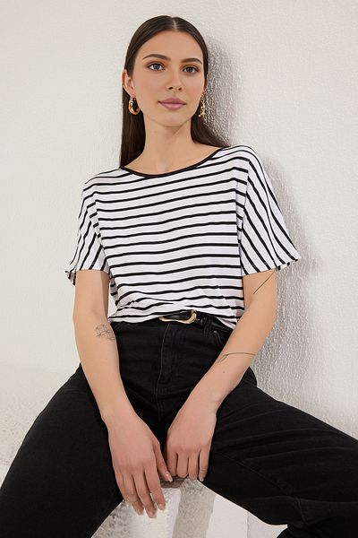 Trendyol Collection Yağarıç Relaxed Comfortable Fit Black Line Three Quarter Sleeve