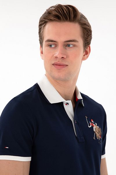 U.S. Polo Assn. تي شيرت رجالي ذو قصة ضيقة وياقة بولو باللون الأزرق الداكن 50298073 -vr033