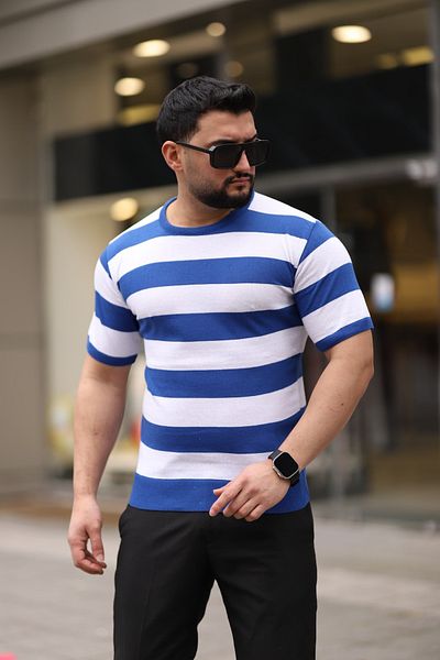 Trendseninle Μπλουζάκι με ριγέ πλεκτό μπλε λαιμόκοψη