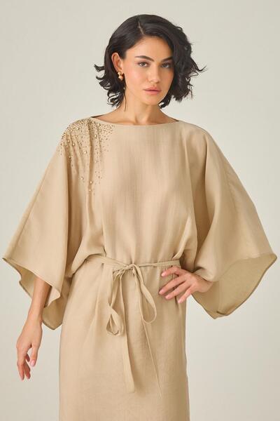 Setre Μπεζ φόρεμα με λεπτή εφαρμογή με λεπτομέρεια από πέτρα στον ώμο και με μακρύ μανίκι με μήκος μίντι