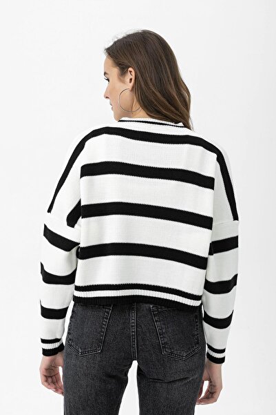 ŞİMAL Жіночий трикотажний светр з велосипедним коміром, з лінійним візерунком, вільного крою, короткий 255044 -